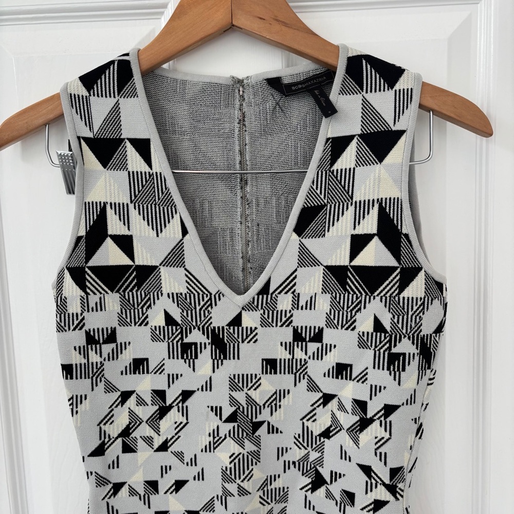 BCBGMaxazria Knit Dress •Fitted Dress•bodycon•Blue gray•Geometric print•SMALL
